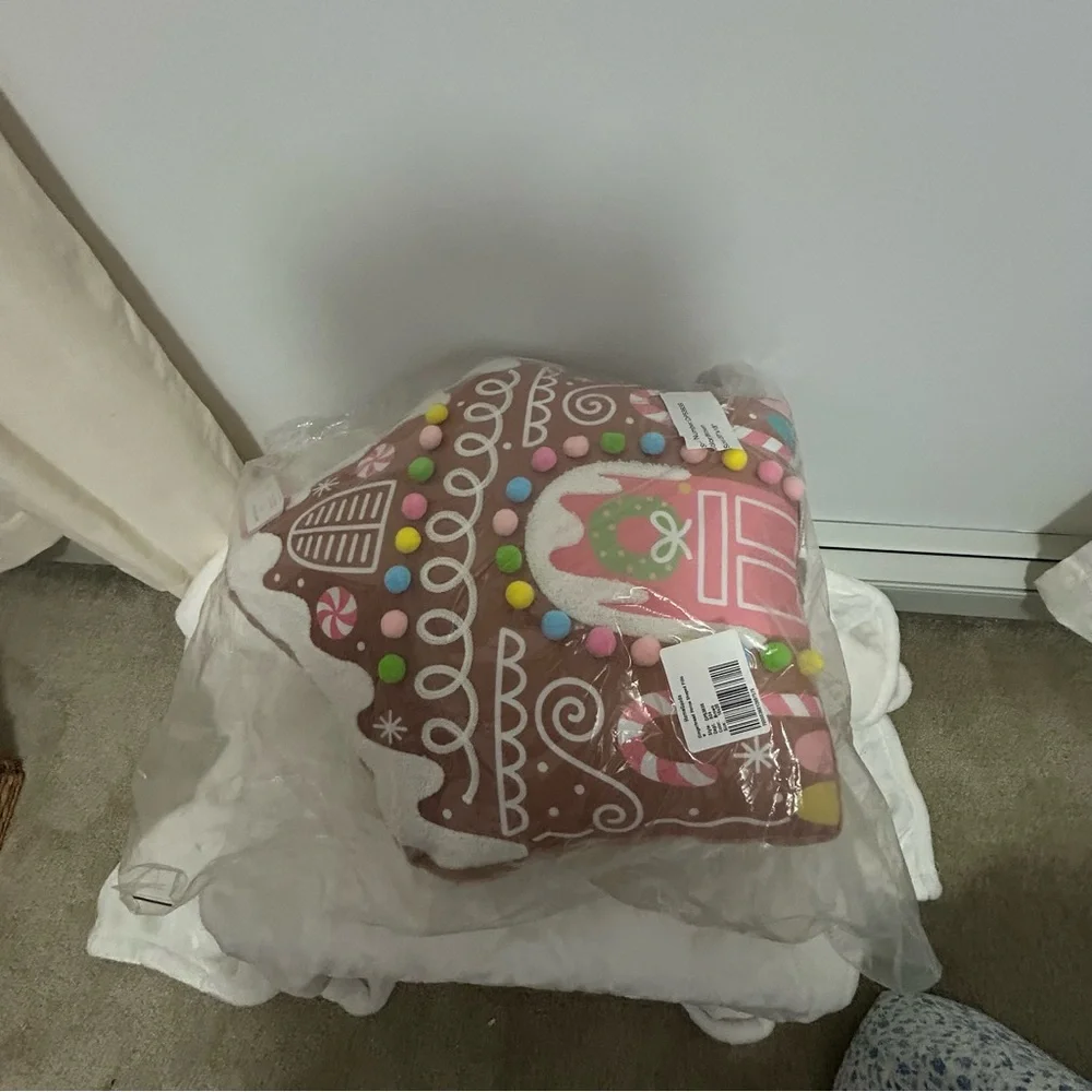 NEW Cupcakes & Cashmere Christmas Gingerbread House Pillow Holiday Decor